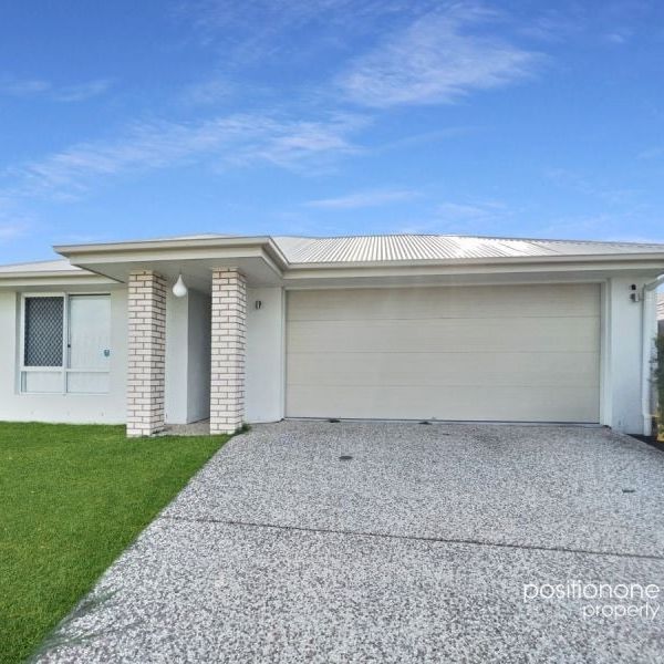 Family home positioned within walking distance to Fernbrooke State School and Staines Memorial College! - Photo 1