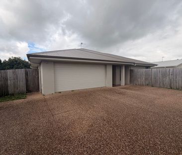 Private 4 Bedroom Duplex! - Photo 2