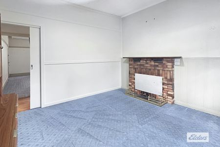 Discover the Perfect Ararat Location – Bright 3-Bedroom Home with High Ceilings - Photo 2