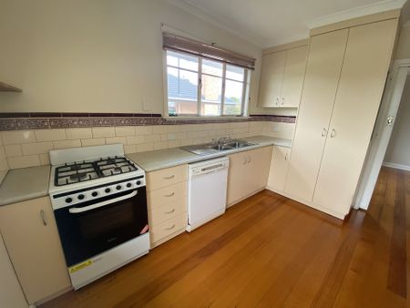 20 Clarence Avenue, Kennington - Photo 3