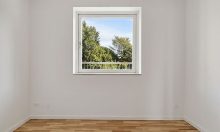 Moderne 3-vær. bolig på første sal i Tækkerhusene, Hillerød: Elevator og privat altan. Perfekt beliggenhed ved både natur og by liv - Foto 4