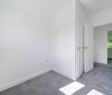 4 bedroom end of terrace house to rent - Photo 6