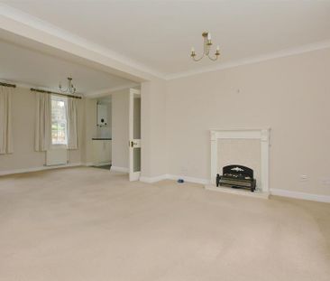 3 bedroom flat to rent - Photo 2