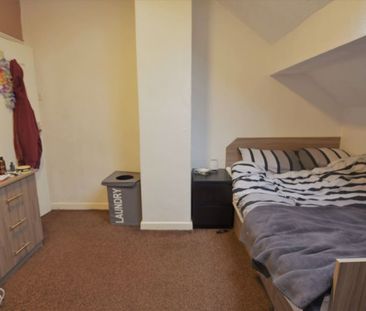 4 bedroom House in Meadow View, Leeds - Photo 5