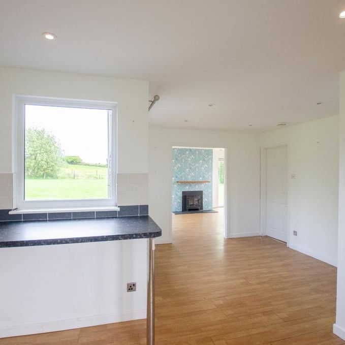 4 bedroom detached house to rent - Photo 1