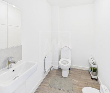 4 bedroom semi-detached house to rent - Photo 6