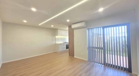 Executive 3 Bed, 2.5 Bath Home with Dual Loung... - Photo 2