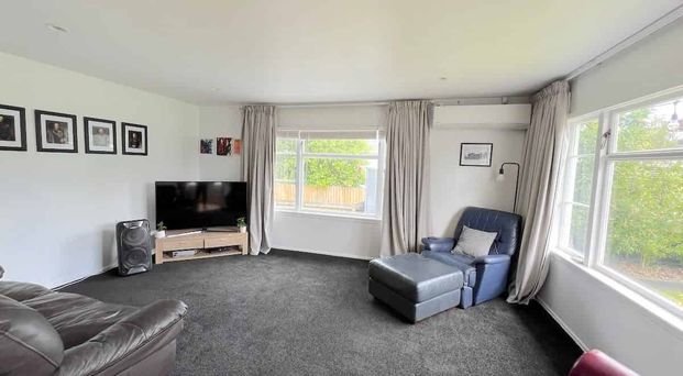 Home of 3 bedroom house and a sleep-out & ensuite - Photo 1