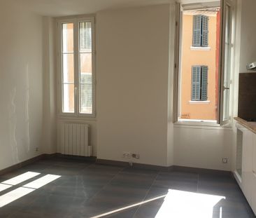 Location Appartement 2 pièces 39m² LA SEYNE SUR MER 83500 - Photo 2