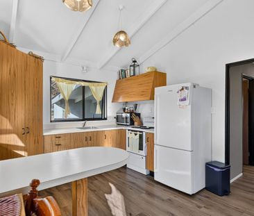 Sunny 2-Bedroom Home with Large Garage – Available Now! - Photo 3