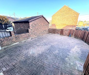 3 bedroom end of terrace house to rent - Photo 6