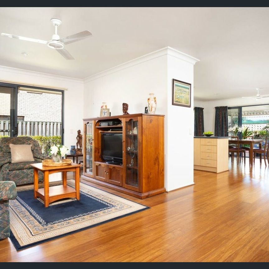 Modern Family Home in College Green Estate – Available 20 Dec - Photo 1