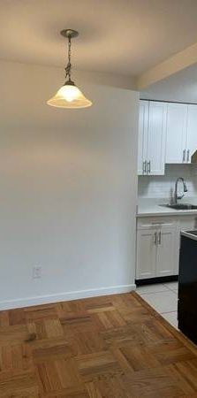 1br - 667 sf KITSILANO - 1 BR + 1 BATH Pet friendly - Photo 1