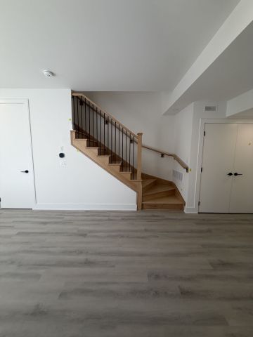 For Lease - 238 Ellis Avenue, St. Catharines, Ontario - Photo 2