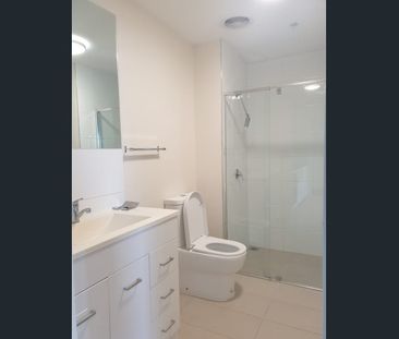 Sleek and stylish apartment - Photo 4