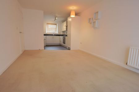 2 Bedroom Home – Professional Let - Photo 2