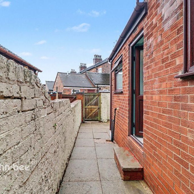 2 bedroom terraced house to rent - Photo 1