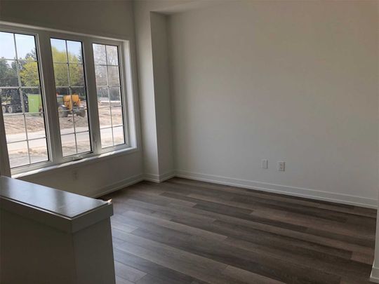 For Lease - 7 Heswall Lane, Newmarket, Ontario - Photo 1