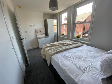 1 bedroom in a house share to rent - Photo 3