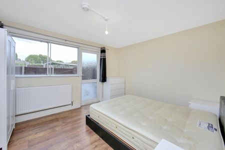 4 bedroom terraced house to rent - Photo 4