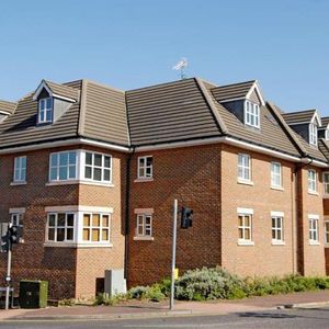 Tudor Court, Woking, Surrey, GU21 - Photo 3