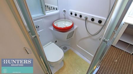 1 bedroom Flat To Let - Photo 2