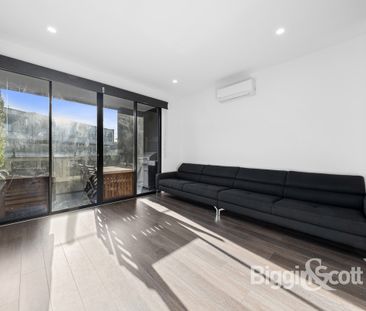 Modern Townhouse Rental - Prime Location! - Photo 3