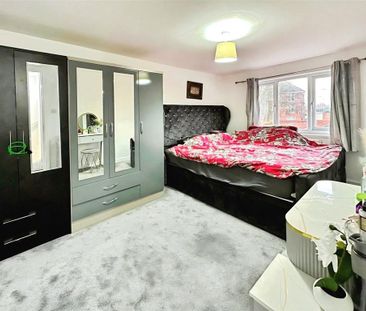 3 bedroom end of terrace house to rent - Photo 6