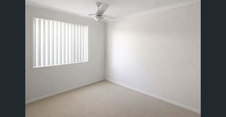 Modern unit in sought after area - Photo 2