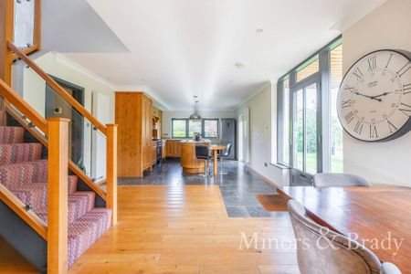 3 bedroom detached house to rent - Photo 2