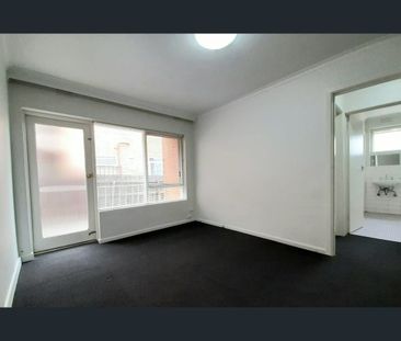 1/10 Kelvin Grove, Springvale, Vic 3171 - Photo 1