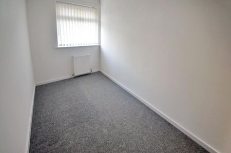 3 bedroom townhouse to rent - Photo 3