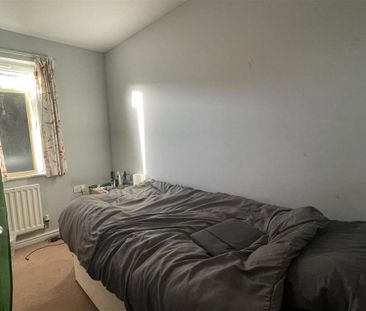 3 bedroom end of terrace house to rent - Photo 3