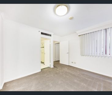 Inner City Apartment Living! - Photo 2