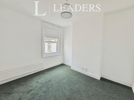 3 bedroom flat to rent - Photo 1