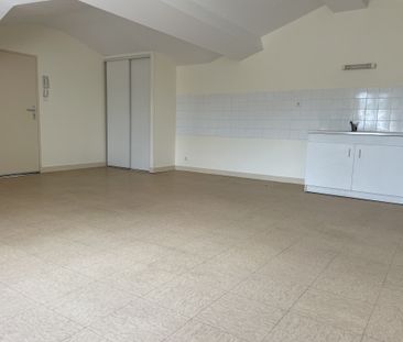 Location Appartement 2 pièces 55m² BEAUVOIR SUR NIORT 79360 - Photo 3