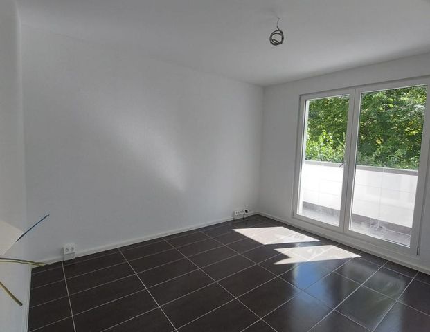 Ideal für 1 oder 2 Personen. Günstige Wohnung mit Einbauküche und Balkon!!! - Photo 1