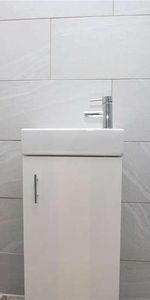 Raymond Crescent, Guildford, Surrey, GU2 - Photo 3