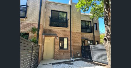 Beautifully Presented Townhouse - Photo 3