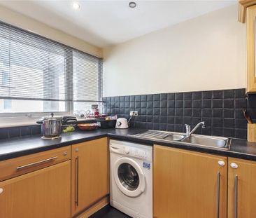 2 bedroom maisonette to rent - Photo 3