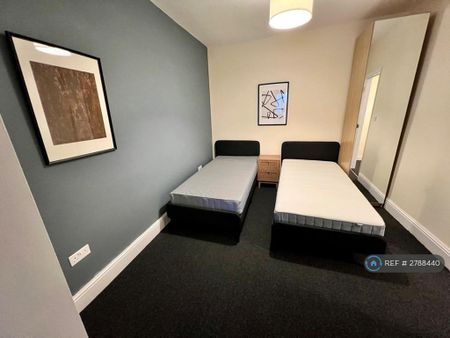 4 bedroom terraced house to rent - Photo 3