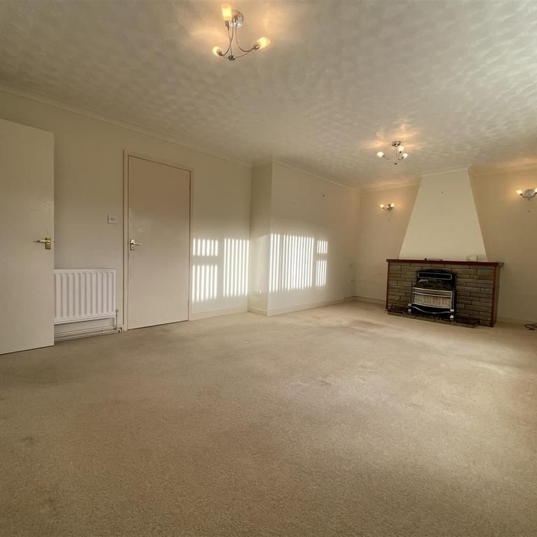4 bedroom detached bungalow to rent - Photo 1