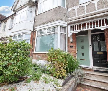 3 bedroom ground floor flat to rent - Photo 2