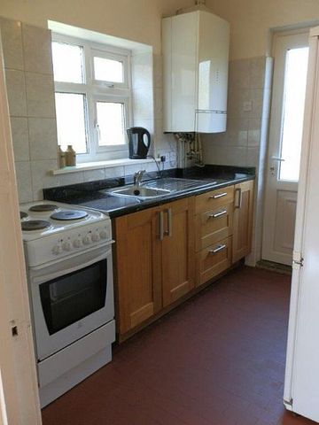 8, Nevinson Grove - Photo 4