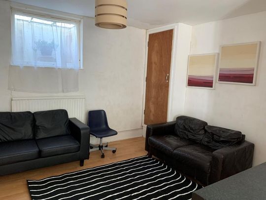 5 bedroom terraced house to rent - Photo 1