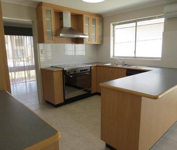Spacious Comfort in Prime Karrinyup Location - Photo 5