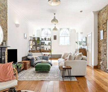 SHORT LET. An incredibly bright and spacious three bedroom apartmen... - Photo 2