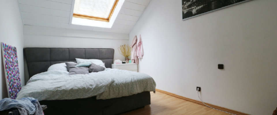 Helle schöne Wohnung im 3.OG eines ruhigen und gepflegten MFH - Foto 1