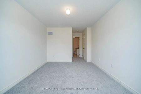 Condo Townhouse For Lease | E9014239 - Photo 5