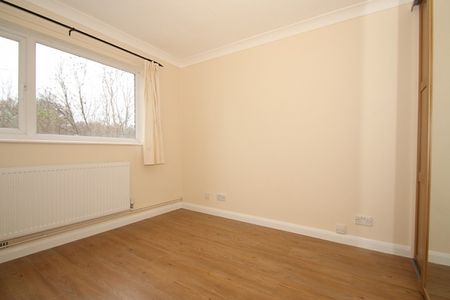 Fitzjohn Close, Guildford - Photo 2